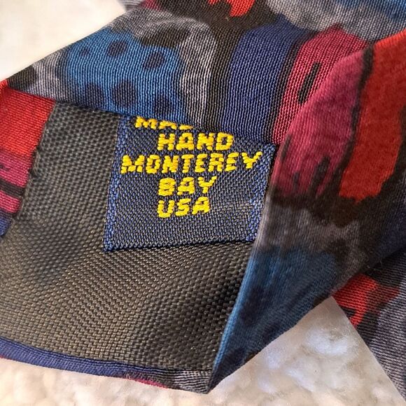 J. Blades & Co Monterey Bay USA Geometric Blue/Red Pattern Men's Neck Tie - Picture 7 of 11